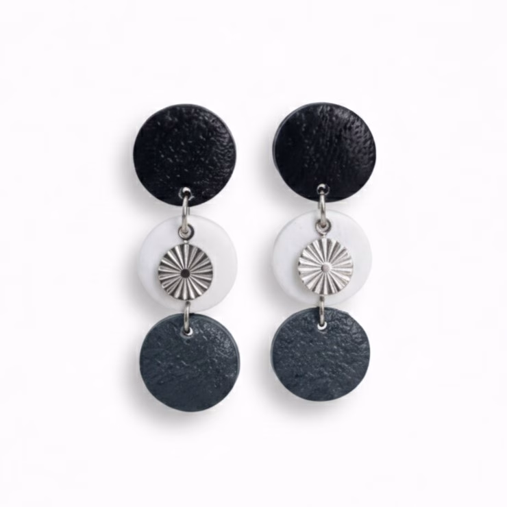 Eclipse Minimal: Elegancia y Sencillez en Pendientes