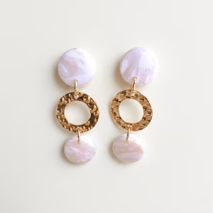 Perla Dorada – Pendientes Elegantes Hechos a Mano para un Look Perfecto